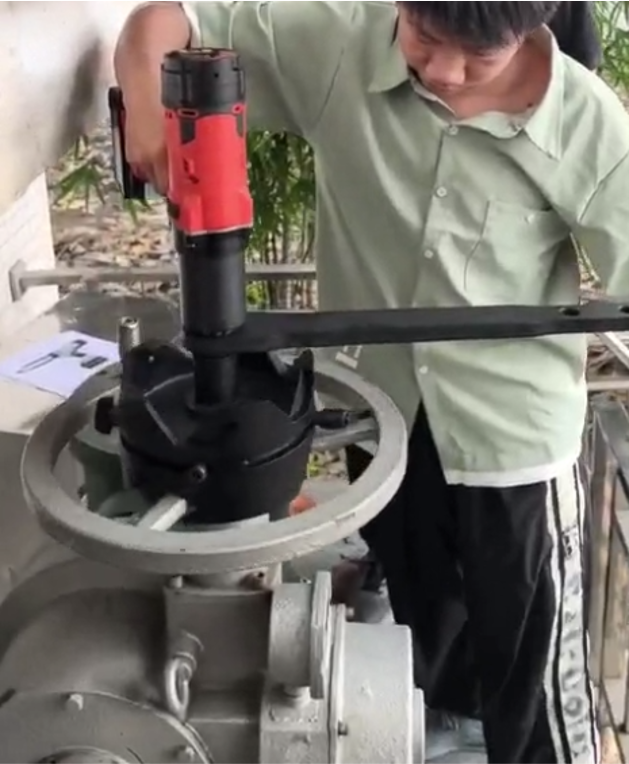 锂电数显扭矩扳手-开关阀门-河道水务应用案例1.png