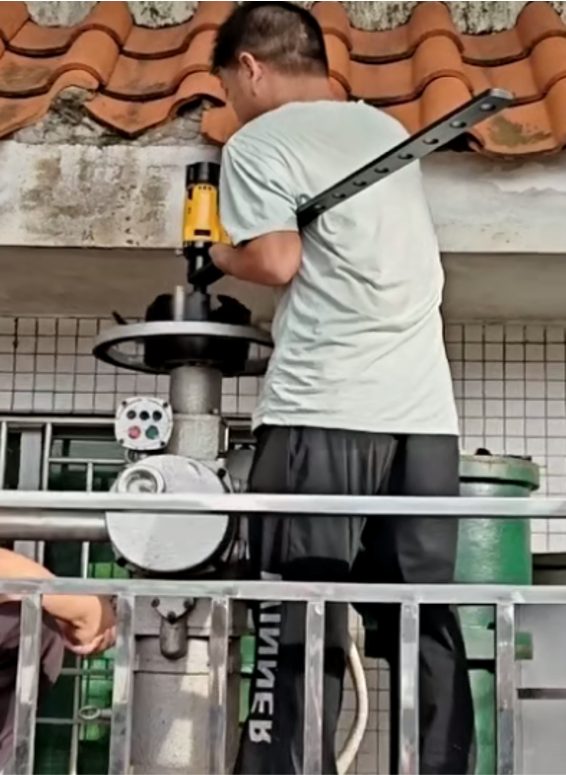 锂电数显扭矩扳手-开关阀门-河道水务应用案例2.png